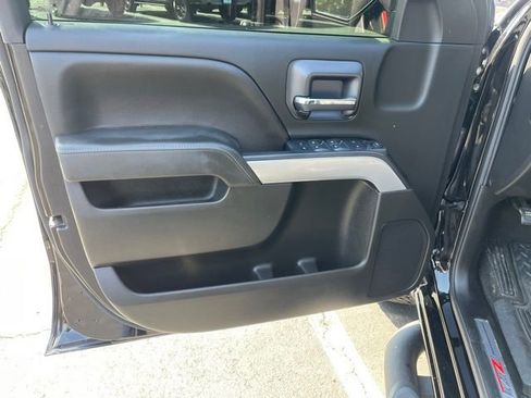 Used 2018 Chevrolet Silverado 1500 LT w/ Midnight Edition image 16