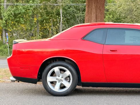Used 2010 Dodge Challenger R/T RWD image 23
