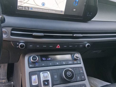 Used 2023 Hyundai Palisade SEL w/ Premium Package FWD image 3
