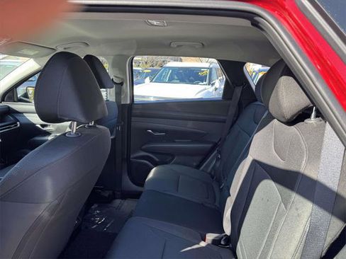 Certified 2025 Hyundai Tucson SE image 12