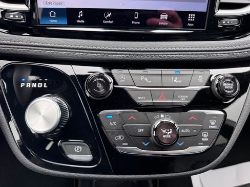 New 2025 Chrysler Pacifica Select image 18