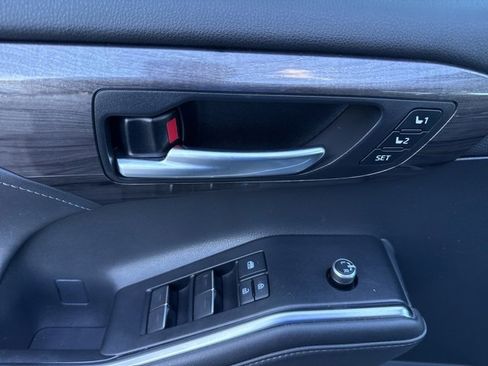 Used 2020 Toyota Highlander Limited image 10