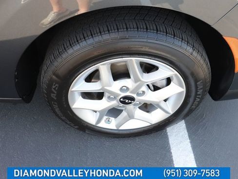 Used 2025 Kia Soul LX w/ LX Technology Package FWD image 27