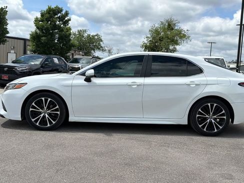 Certified 2018 Toyota Camry SE FWD image 10