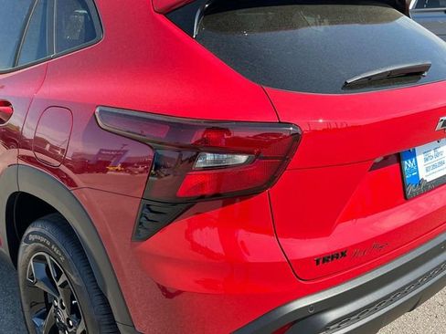 New 2026 Chevrolet Trax LT w/ Sunroof Package FWD image 12