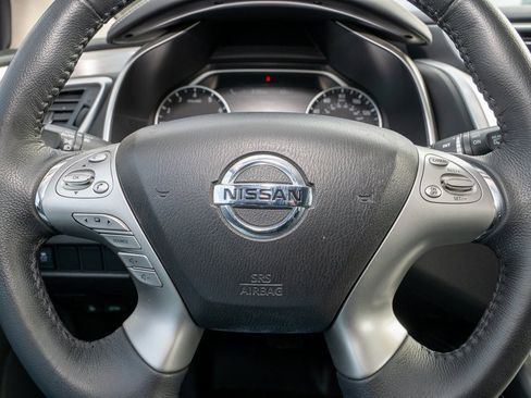 Used 2018 Nissan Murano SV image 17