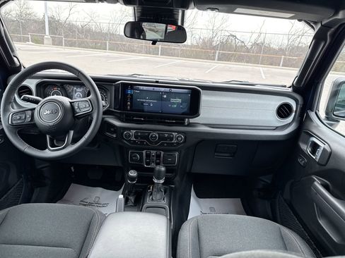 Used 2025 Jeep Wrangler Sport S image 28