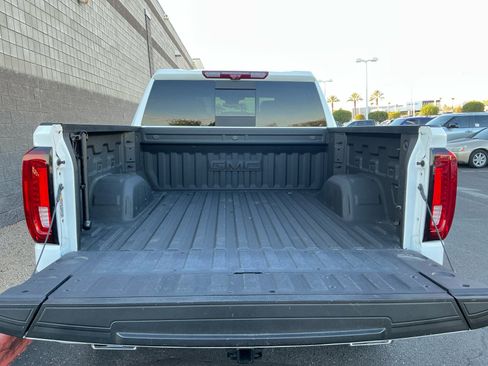 Used 2025 GMC Sierra 1500 AT4 w/ Technology Package AWD/4WD image 33