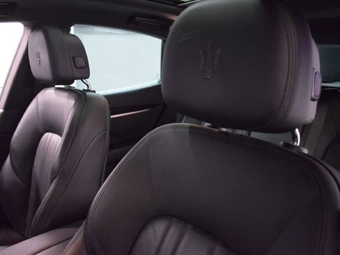 Used 2021 Maserati Levante image 31