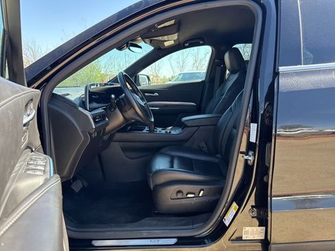 Used 2024 Cadillac XT4 Premium Luxury image 11