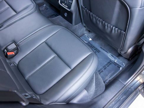 Certified 2024 Porsche Macan image 51