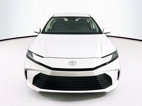 Used 2025 Toyota Camry LE image 2