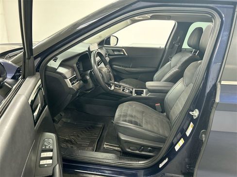 Used 2023 Mitsubishi Outlander SE image 9