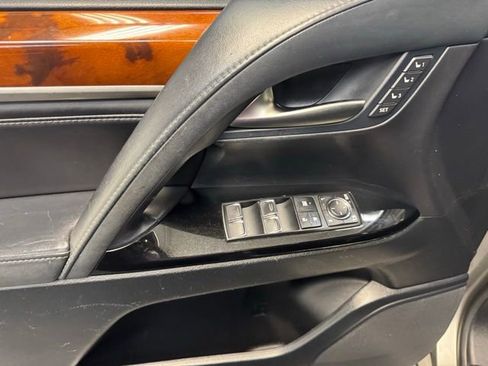 Used 2019 Lexus LX 570 4WD w/ Luxury Package image 16