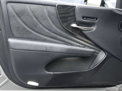 Used 2022 Lexus LS 500 AWD w/ Accessory Package (Z1) image 9