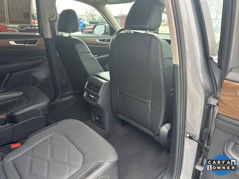 Used 2024 Volkswagen Atlas SE image 48