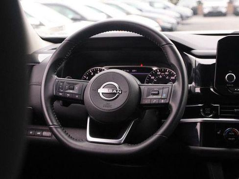 Used 2025 Nissan Pathfinder SV FWD image 24