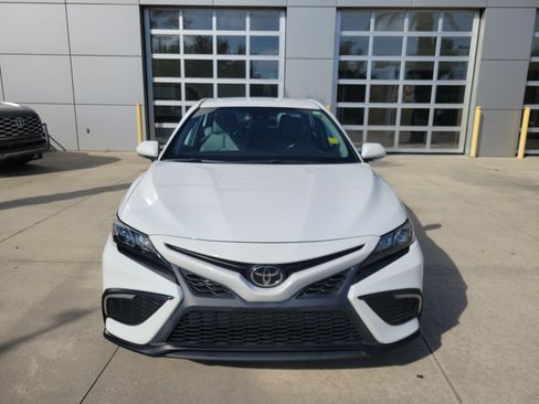 Used 2023 Toyota Camry SE AWD/4WD image 9