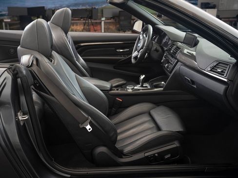 Used 2015 BMW M4 Convertible image 24