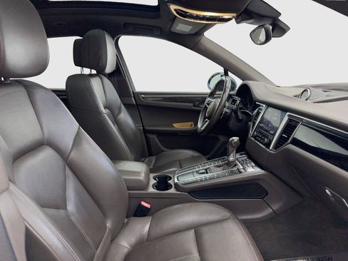 Used 2018 Porsche Macan AWD/4WD image 39