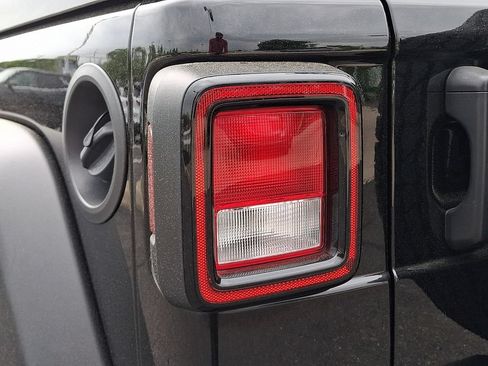 Used 2022 Jeep Wrangler Sport AWD/4WD image 14