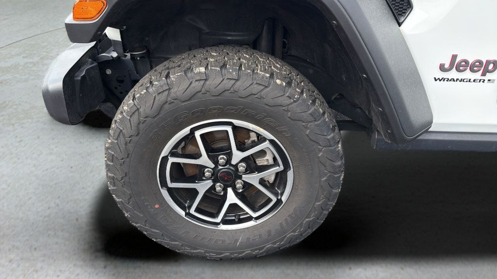 Used 2025 Jeep Wrangler Unlimited Rubicon AWD/4WD image 16