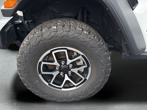 Used 2025 Jeep Wrangler Unlimited Rubicon AWD/4WD image 16
