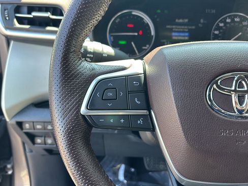 Used 2022 Toyota Sienna Platinum AWD/4WD image 22