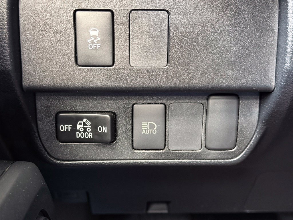 Used 2020 Toyota Tacoma SR AWD/4WD image 33