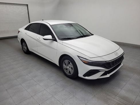 Used 2025 Hyundai Elantra SE image 11