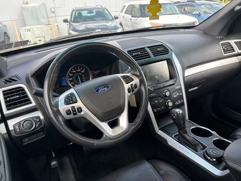 Used 2014 Ford Explorer XLT w/ Equipment Group 202A AWD/4WD image 15
