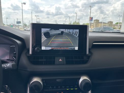 Used 2025 Toyota RAV4 LE AWD/4WD image 32