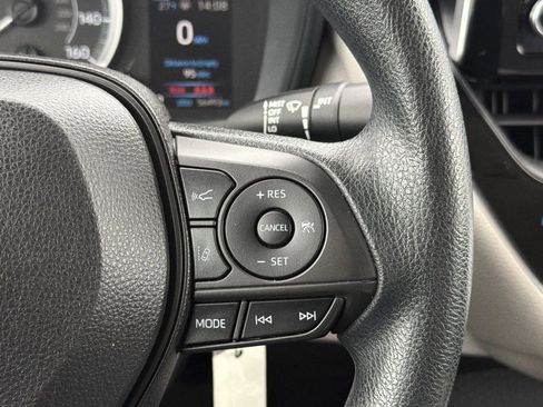 Used 2020 Toyota Corolla LE image 11