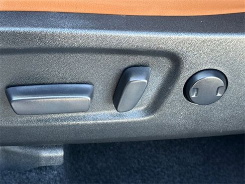 Used 2019 Toyota Highlander Limited image 24