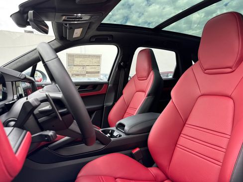 New 2026 Porsche Cayenne GTS image 5