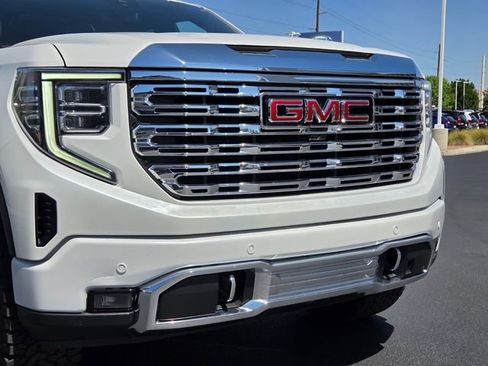 Used 2023 GMC Sierra 1500 Denali w/ Denali Reserve Package AWD/4WD image 8