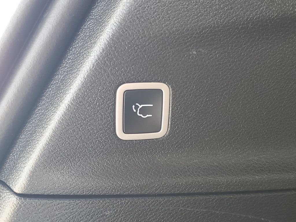 Used 2026 Chrysler Pacifica Limited FWD image 33