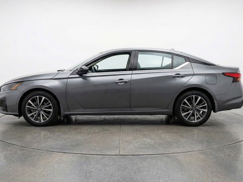 Used 2025 Nissan Altima 2.5 SV FWD image 4