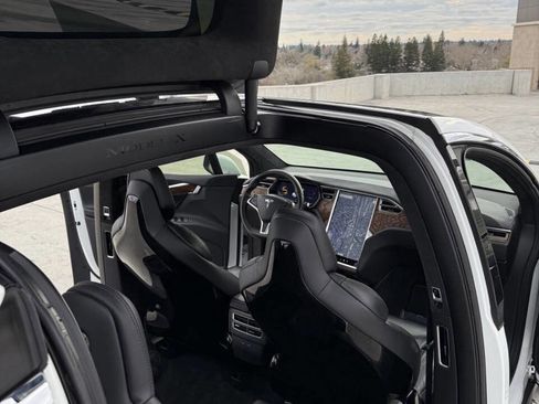 Used 2017 Tesla Model X 90D image 29