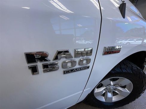 Used 2019 RAM 1500 Classic SLT AWD/4WD image 30