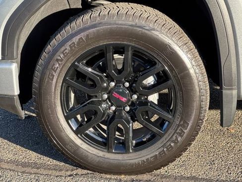 Used 2025 GMC Sierra 1500 Elevation image 46