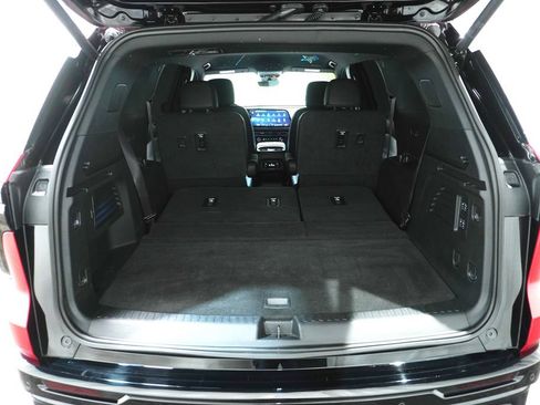 Used 2025 Chevrolet Traverse High Country AWD/4WD image 6