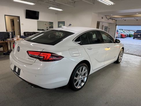 Used 2019 Buick Regal Avenir w/ Driver Confidence Package II image 12