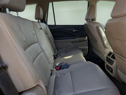 Used 2016 Honda Pilot Touring image 10