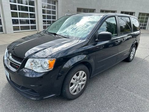 Used 2016 Dodge Grand Caravan SE w/ Quick Order Package 29E SE FWD image 3