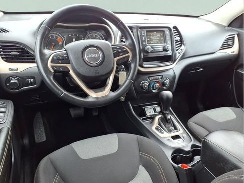 Used 2016 Jeep Cherokee Sport FWD image 6