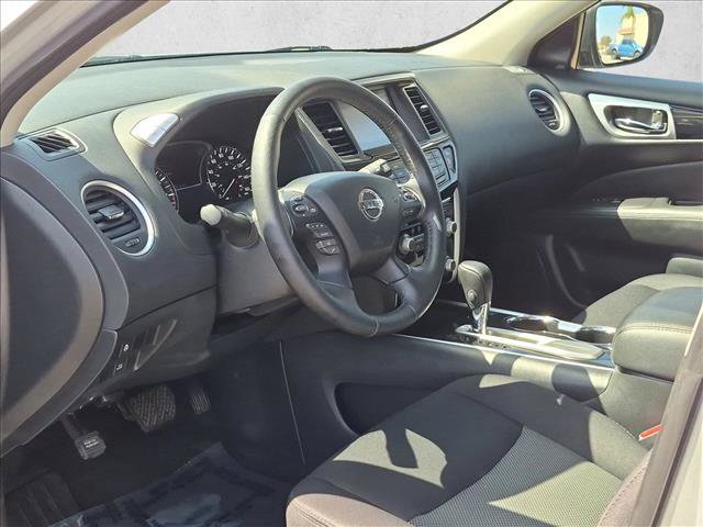 Used 2018 Nissan Pathfinder SV w/ SV Tech Package FWD image 10