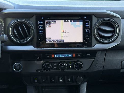 Used 2017 Toyota Tacoma TRD Off-Road image 12