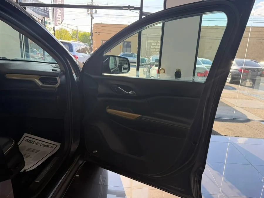 Used 2017 GMC Acadia Denali w/ Technology Package AWD/4WD image 13