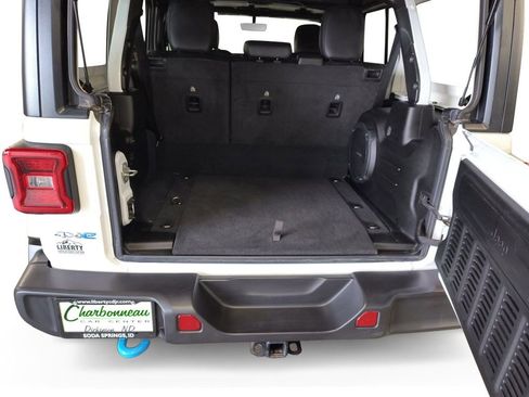 Used 2022 Jeep Wrangler Unlimited Sahara w/ Cold Weather Group image 19